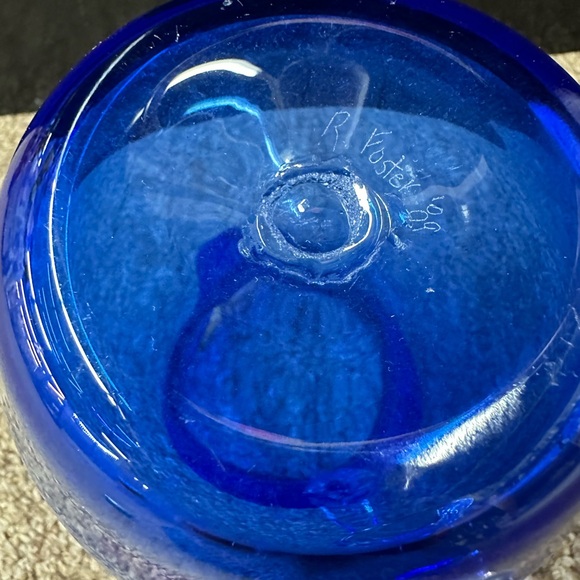 R. Foster Cobalt Blue Pitcher Hand Blown Glass Signed 1989 7in T - Picture 5 of 5